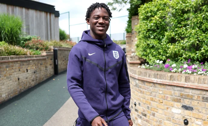 Mainoo y Foden llegan a la concentración. Faltan Walker y Bellingham