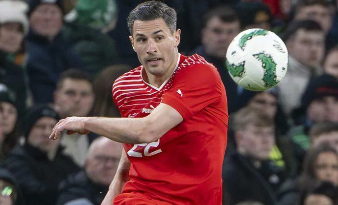 Fabian Schär se retiró con molestias del amistoso contra Estonia