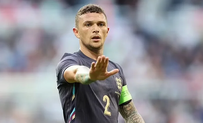 Trippier se ve listo para jugar de lateral izquierdo en el debut de Inglaterra en la Eurocopa