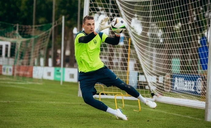 Lunin se incorpora a la concentración de Ucrania y el equipo está al completo