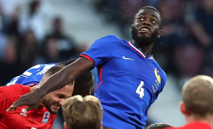 Dembélé no jugó el primer amistoso por fiebre y Upamecano fue sustituido por molestias