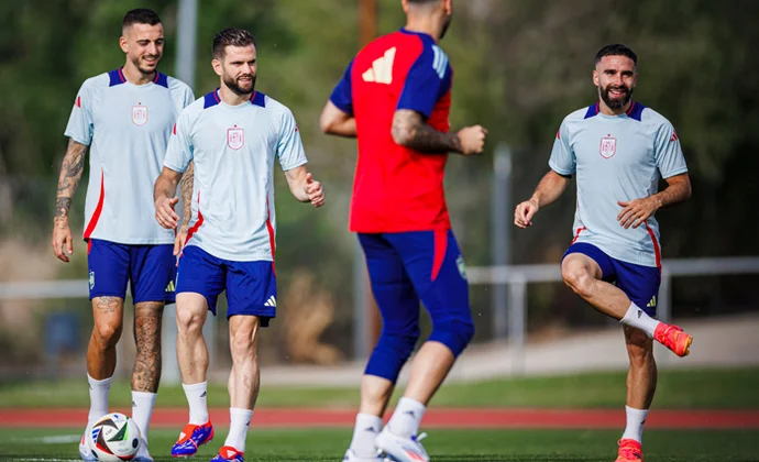 Olmo, Rodri, Nacho, Carvajal, Joselu y Laporte entrenan con el grupo