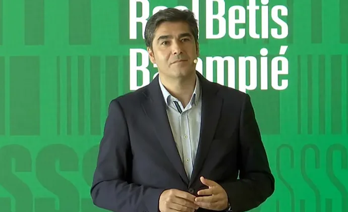 Haro, sobre Pezzella, Valles, Fekir, Guido, Miranda, Lo Celso, Ceballos, Rioja, Iglesias, Marc Roca y Vitao