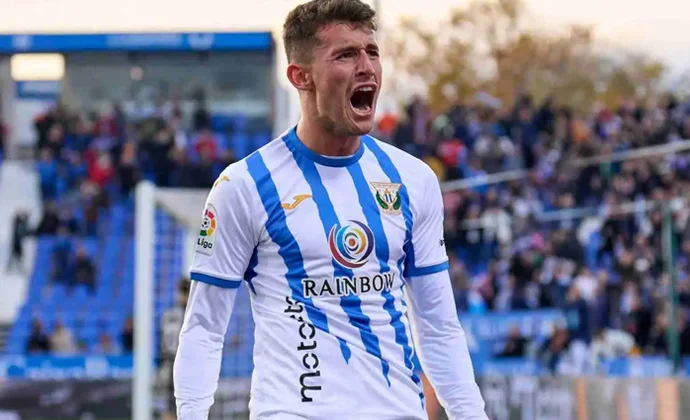 Sergio González y Dani Raba renuevan automáticamente tras el ascenso