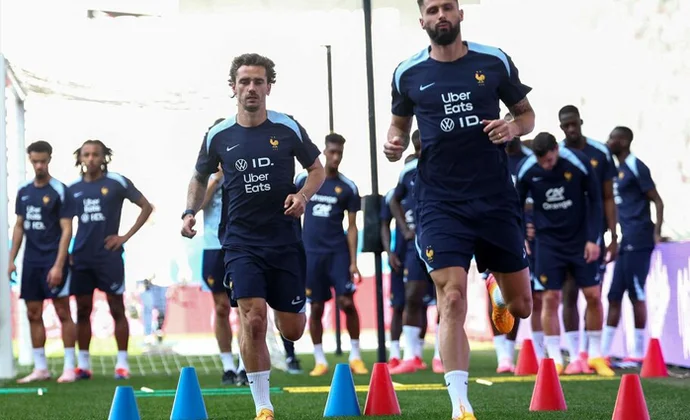 Upamecano vuelve al grupo. Mbappé y Rabiot, al margen