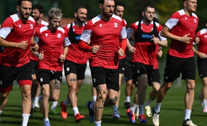 Kverkvelia sigue al margen, pero Sagnol espera que esté para el torneo