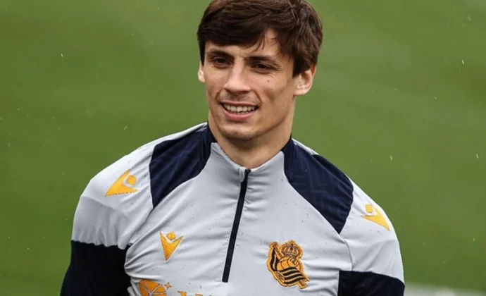 Atlético y Real Sociedad inician negociaciones por el traspaso de Robin Le Normand