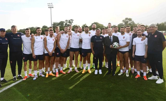 Spajic entrena con normalidad y Stojkovic tiene la enfermería vacía