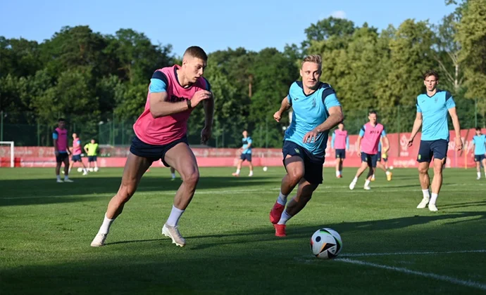 Ucrania se ejercita sin bajas y Rebrov confirma a Lunin de titular contra Moldavia