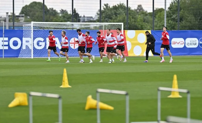 Georgia se ejercita en Alemania pendiente de la evolución de Kvirkvelia