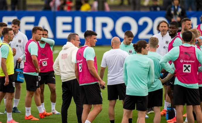 Austria se ejercitó este miércoles con Posch al margen