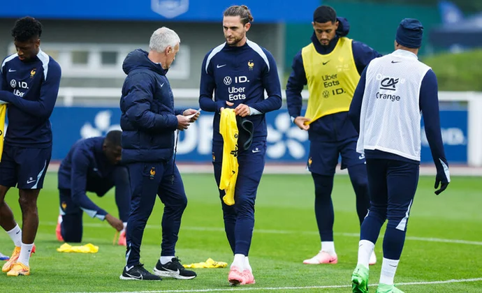 Mbappé y Rabiot completan la sesión, Tchouaméni hace una parte, Theo se retira antes