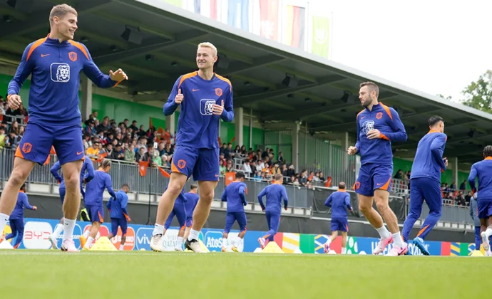 Brian Brobbey no completa el entrenamiento de hoy