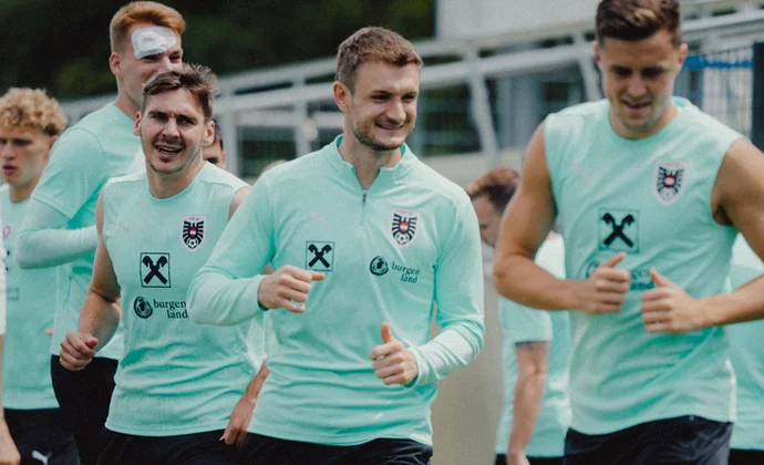 Posch vuelve al grupo tras superar el golpe en la rodilla