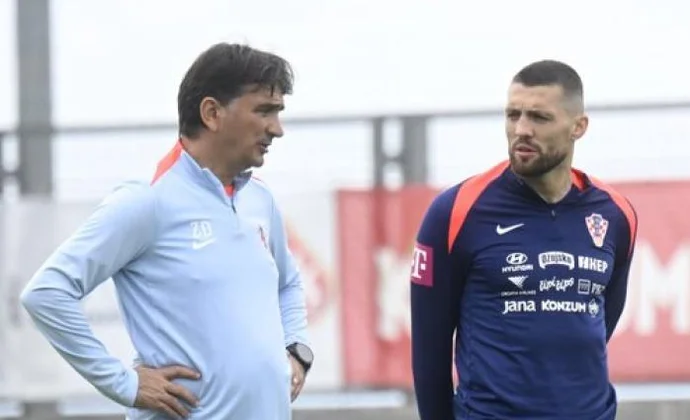 Dalic trabaja con cuatro centrocampistas para intentar quitarle el balón a España