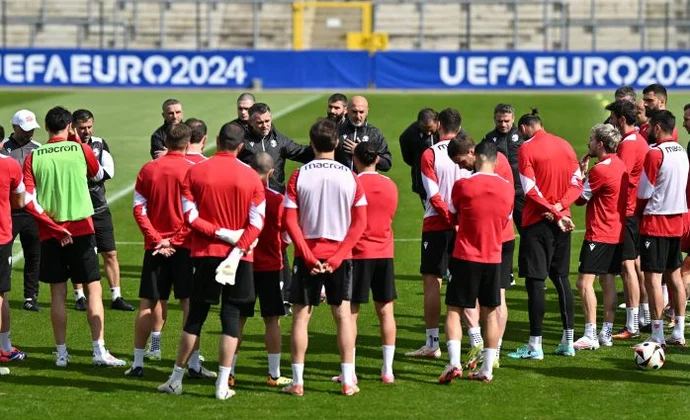 Kiteishvili y Kverkvelia, bajas en el entrenamiento de hoy