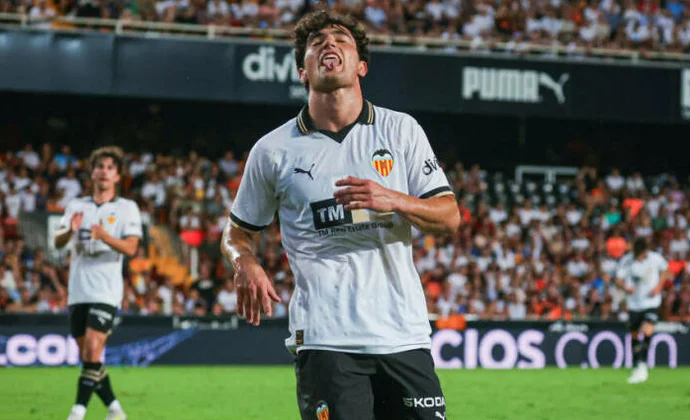 Acuerdo entre Valencia y Arouca por el traspaso de Pablo Gozálbez a coste cero