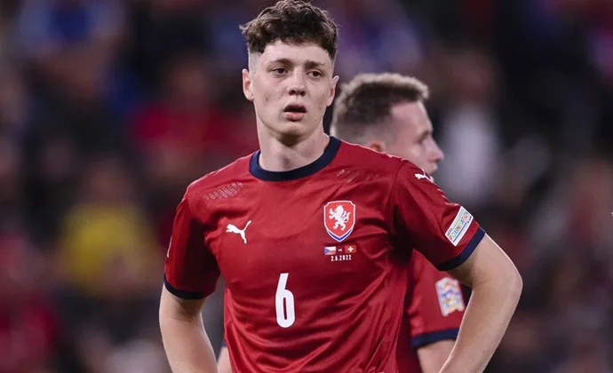 Krejci pone rumbo a Wolverhampton tras su último servicio en Villarreal