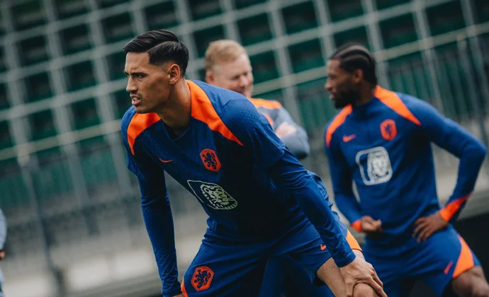 Brobbey trabaja al margen este viernes y Koeman convoca a Zirkzee para completar la lista