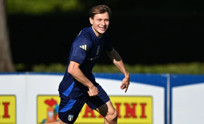 Barella repite con el grupo y Spalletti ensaya con otra linea defensiva