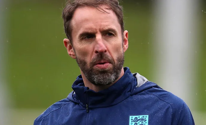 Southgate insinúa que Alexander-Arnold será titular en el centro del campo