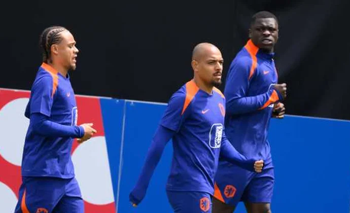 Brobbey sigue al margen y será la única baja contra Polonia