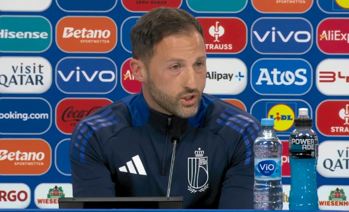 Tedesco, sobre Vertonghen, Theate, De Cuyper, Meunier, De Bruyne y Eslovaquia