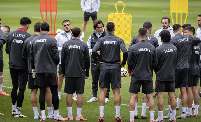 Kahveci sigue con su recuperación y Baris Yilmaz no entrenó por precaución el domingo