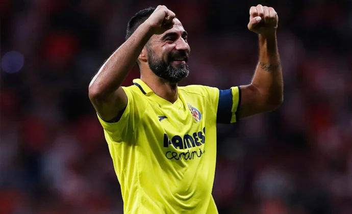 El Villarreal negocia con Raúl Albiol su renovación por un año más