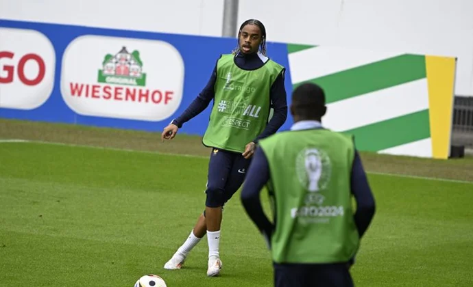 Los suplentes de Francia juegan contra el Paderborn Sub-21: Camavinga se retira tocado, Giroud se ausenta y Barcola se sale