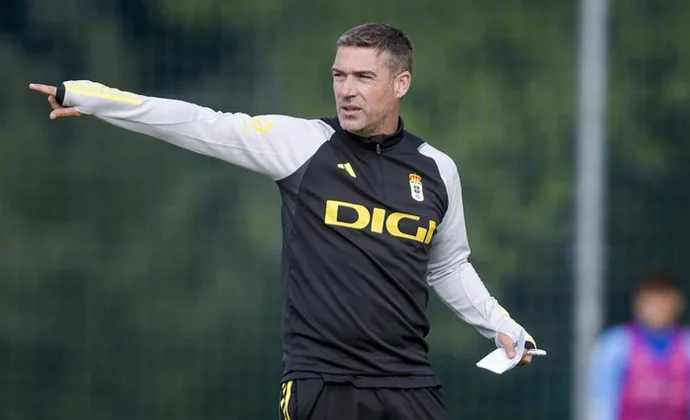 Luis Carrión será entrenador de Las Palmas si el Real Oviedo no asciende