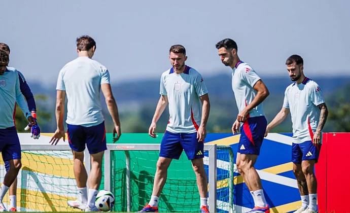 Laporte repite con el grupo en la sesión previa al partido contra Italia
