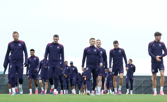 Luke Shaw recae de sus molestias y vuelve a ejercitarse al margen