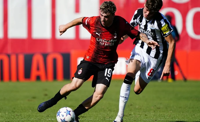 El Real Madrid ingresa 5M por Álex Jiménez, del Castilla cedido en el Milan