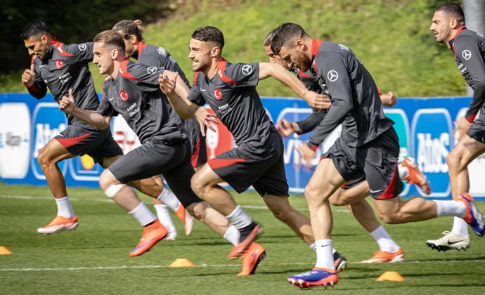 Turquía retoma los entrenamientos con la única baja de Kahveci