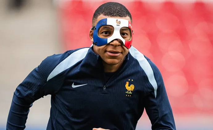 Mbappé se ejercita con máscara al margen; Theo, Upamecano y Saliba con el grupo y Deschamps le da vueltas al once