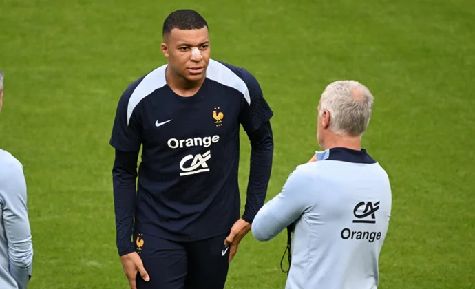 Mbappé se probará con una máscara en el entrenamiento de este jueves
