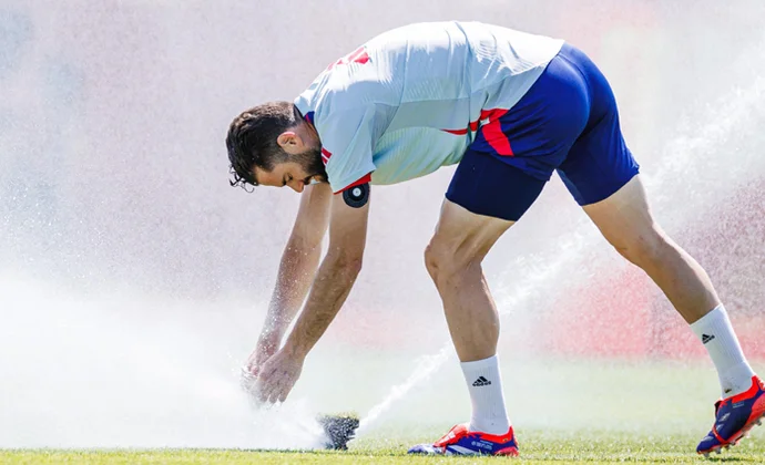 Nacho se cayó del once contra Italia por molestias