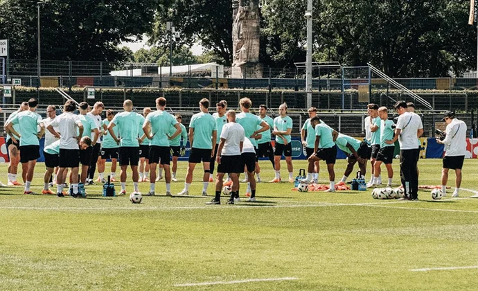 Mwene y Posch vuelven al grupo y están listos para jugar