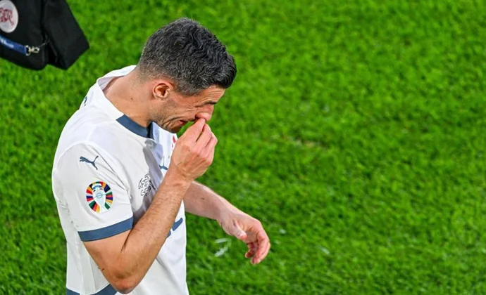 Schar sufrió una fractura de nariz durante el partido contra Escocia y es duda para la J3