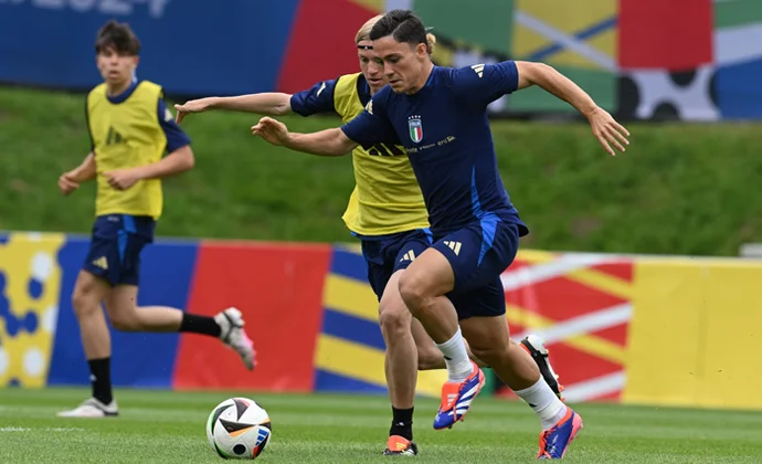 Italia vuelve al trabajo sin bajas y Spalletti trabaja con los suplentes