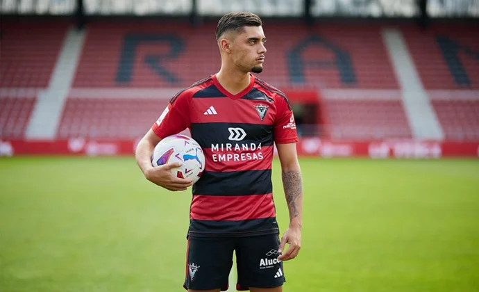 El Girona incluye a Gabri Martínez en la operación por Abel Ruiz