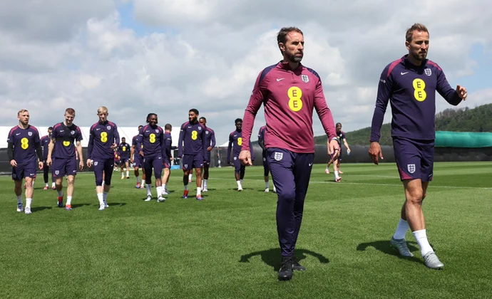 Inglaterra completa otro entrenamiento sin Luke Shaw