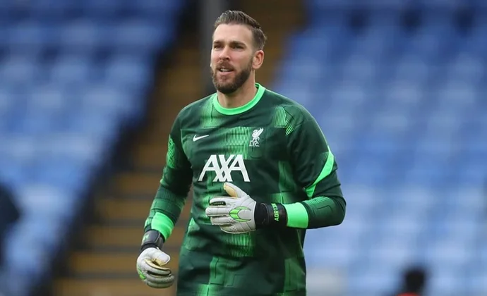 El Betis negocia con Adrián San Miguel y no se planteará ir a por Valles salvo que salga Rui Silva