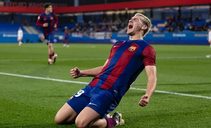 Marc Guiu estudia una oferta del Chelsea, que pagaría su cláusula