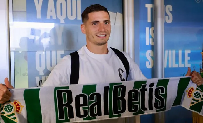 Perraud llega a Sevilla para firmar por el Betis