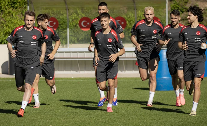 Kahveci, Arda Güler y Akaydin completan la sesión. Kökçü y Günok, al margen