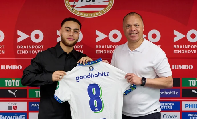 El Barcelona hace oficial el traspaso definitivo de Dest al PSV a coste cero