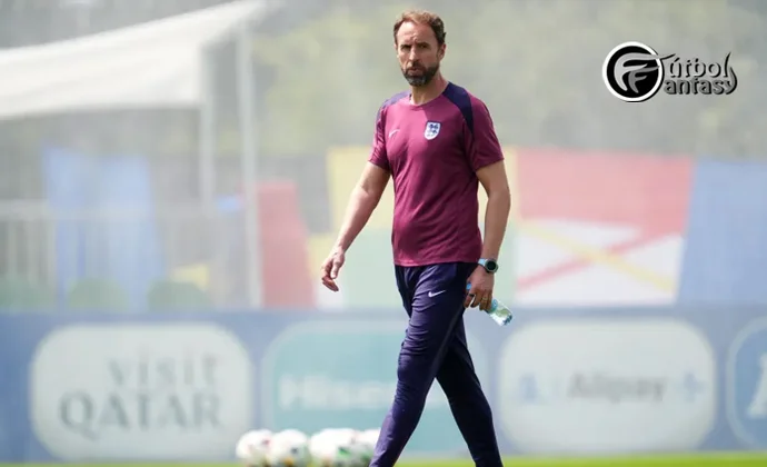 Trippier será evaluado mañana y Southgate piensa en Konsa por si hay alguna emergencia