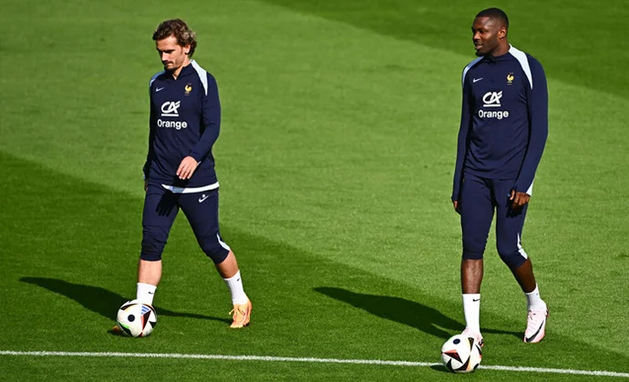 Francia completa la última sesión sin bajas y Deschamps parece tener el once decidido